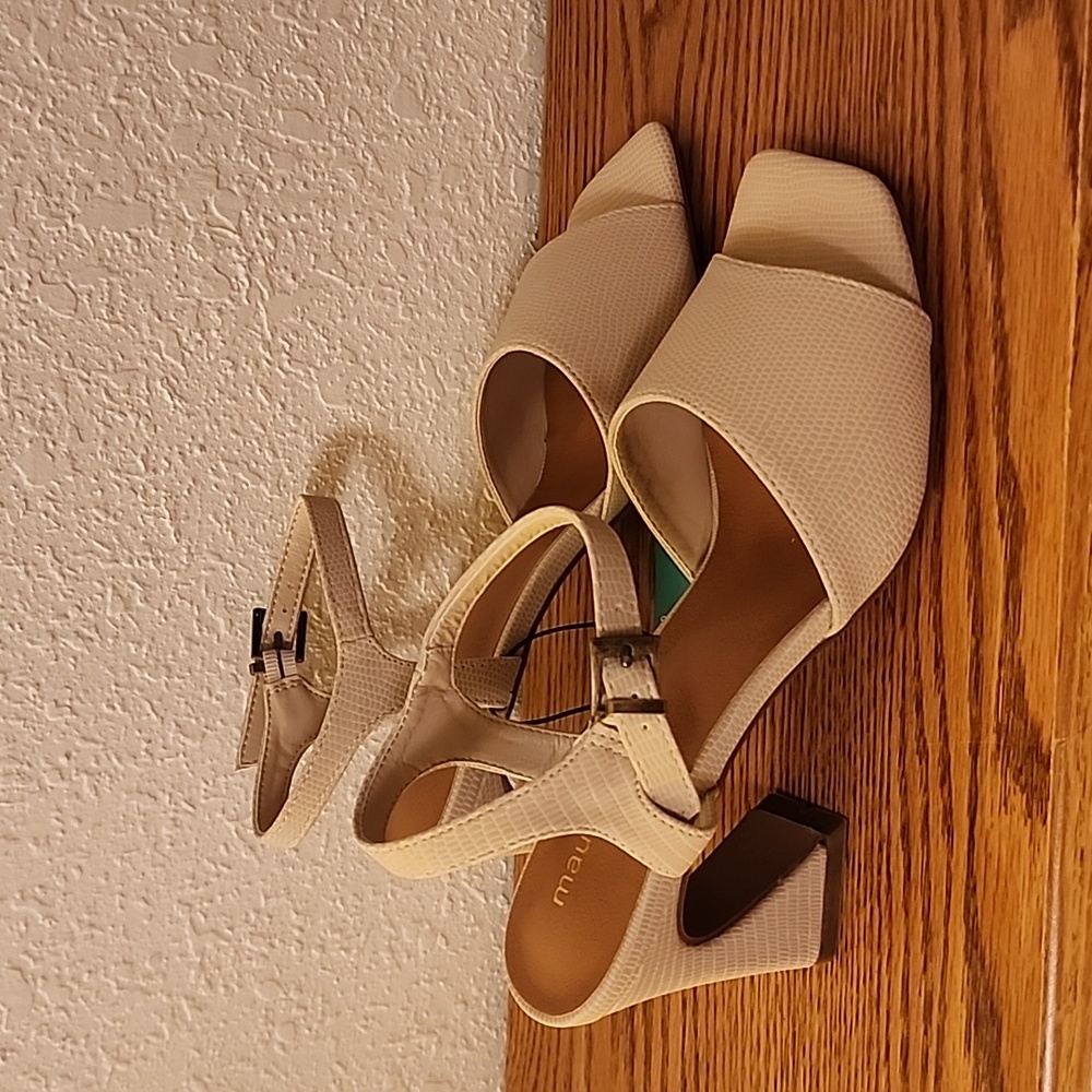 NWT Maurices Nude color High Heel Shoes